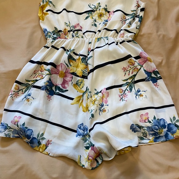 Peach love lined romper with cut out - Picture 3 of 6